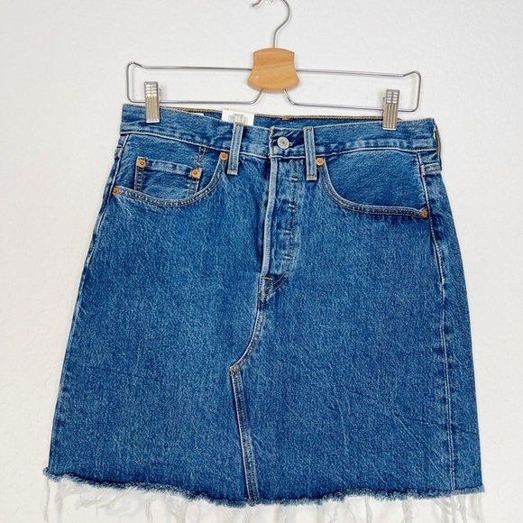 Levi’s Premium High Rise Deconstructed Mini Skirt Sz 28 - Picture 3 of 10